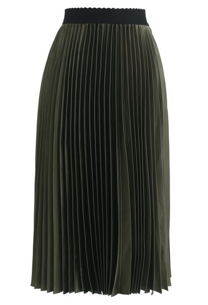 Glam Slam Pleated Midi Skirt in Army Green