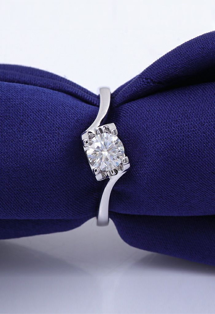 Irregular Edge Moissanite Diamond Ring