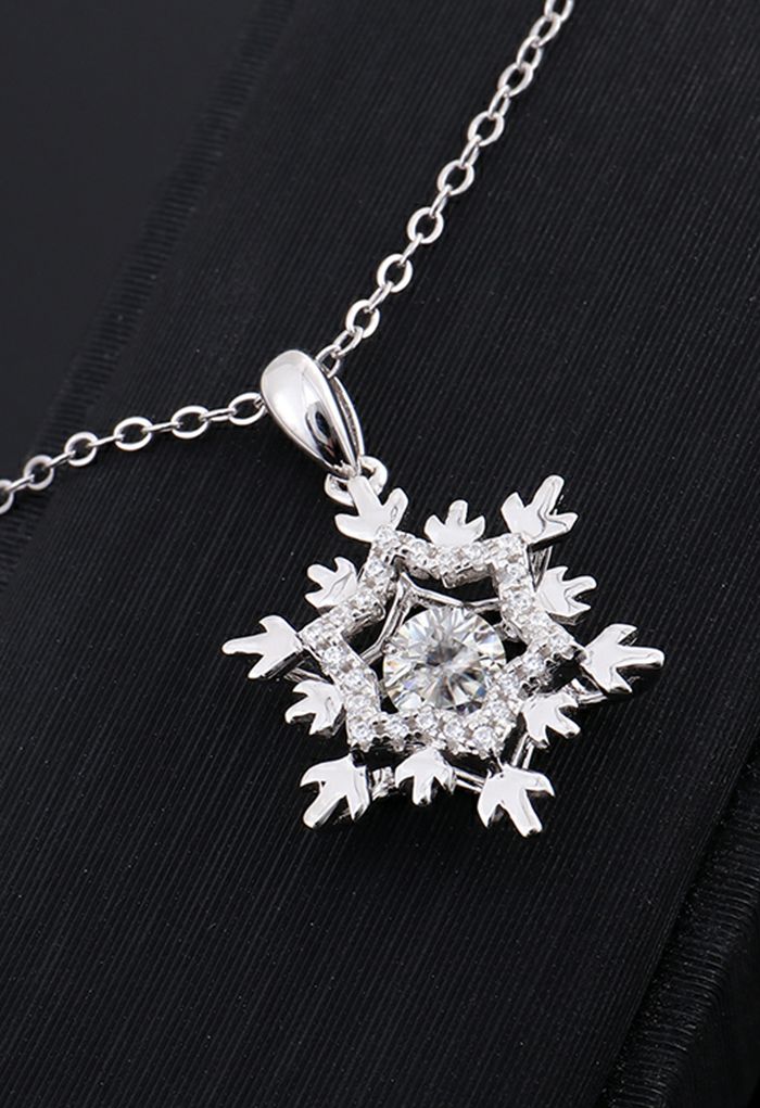 Snowflake Shape Pendant Moissanite Diamond Necklace