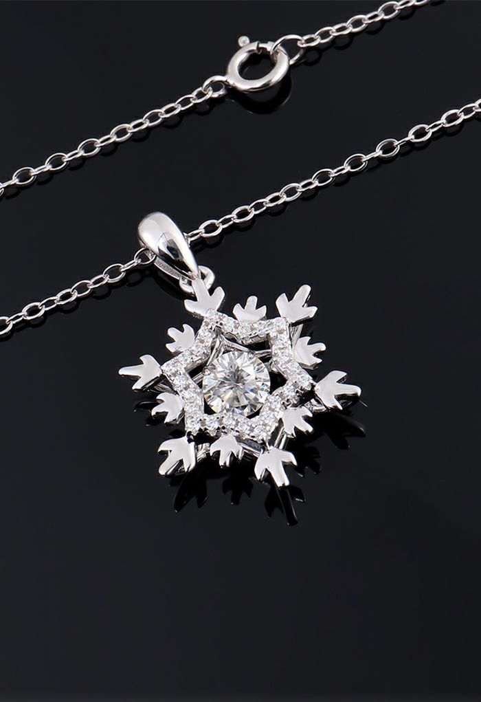 Snowflake Shape Pendant Moissanite Diamond Necklace