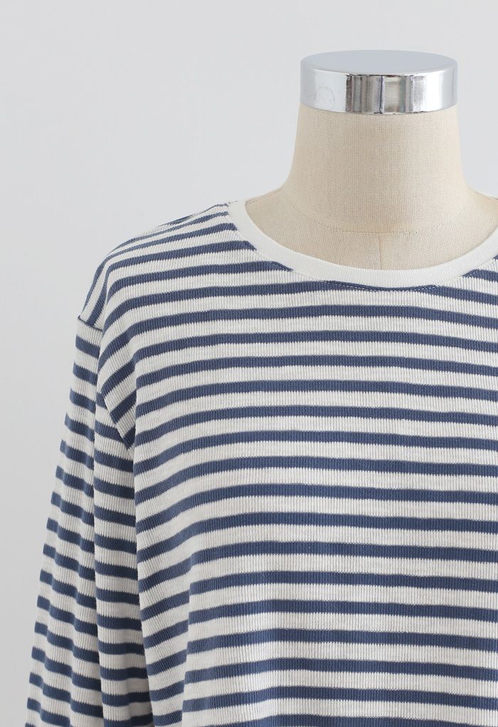 Cropped Long Sleeves Stripes Knit Top in Dusty Blue