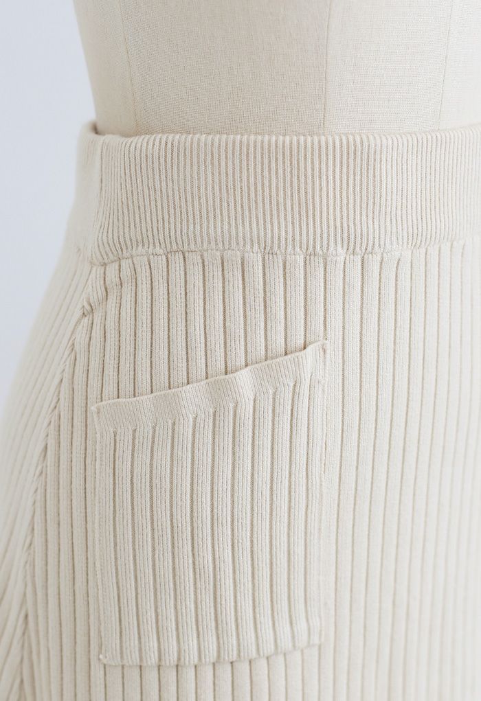 Two Patched Pockets Knit Skirt in Cream