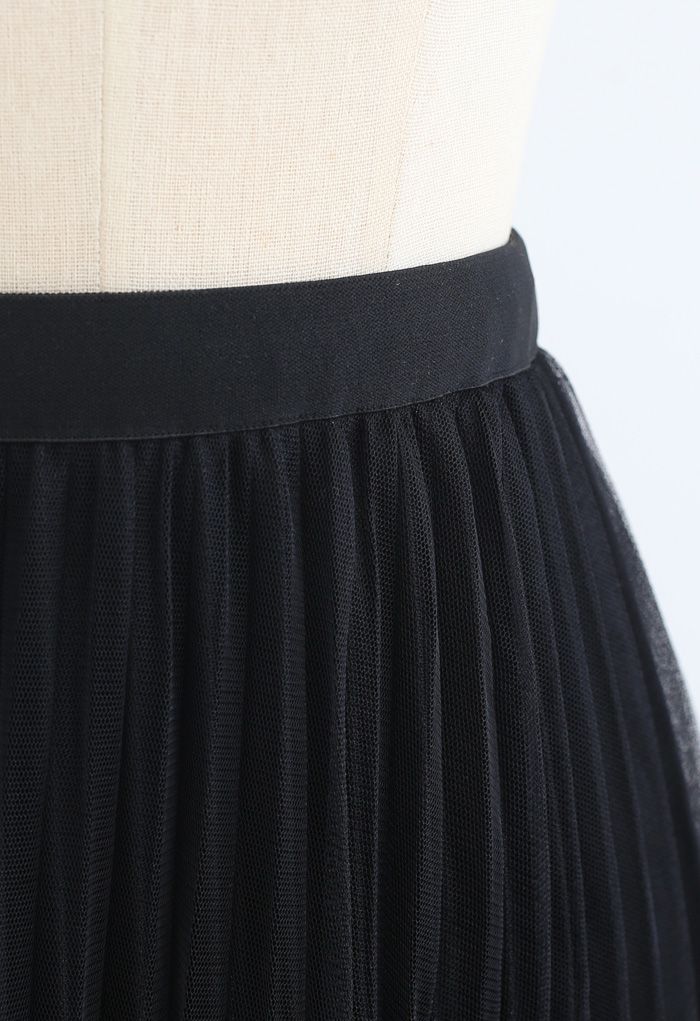 Hi-Lo Mesh Hem Pleated Skirt in Black