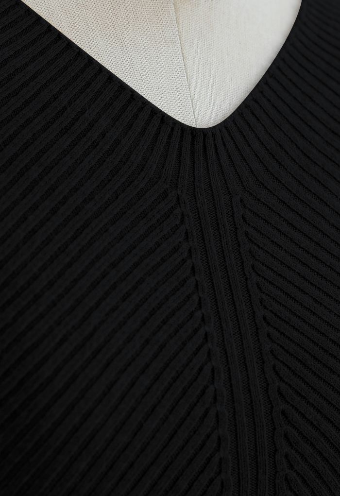 Seamless V-Neck Ribbed Knit Top in Black