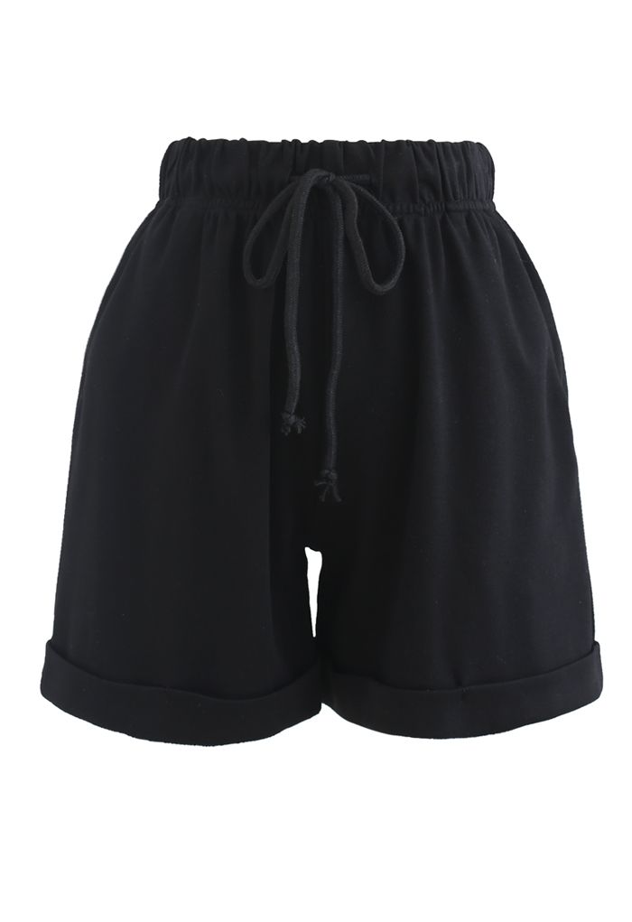 Folded Hem Drawstring Pockets Shorts in Black