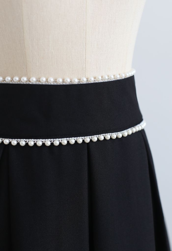 Pearly Waist Pleated Midi Skirt in Black