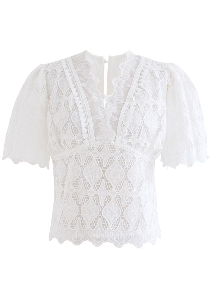 Scallop Edge Embroidered Crochet Top in White