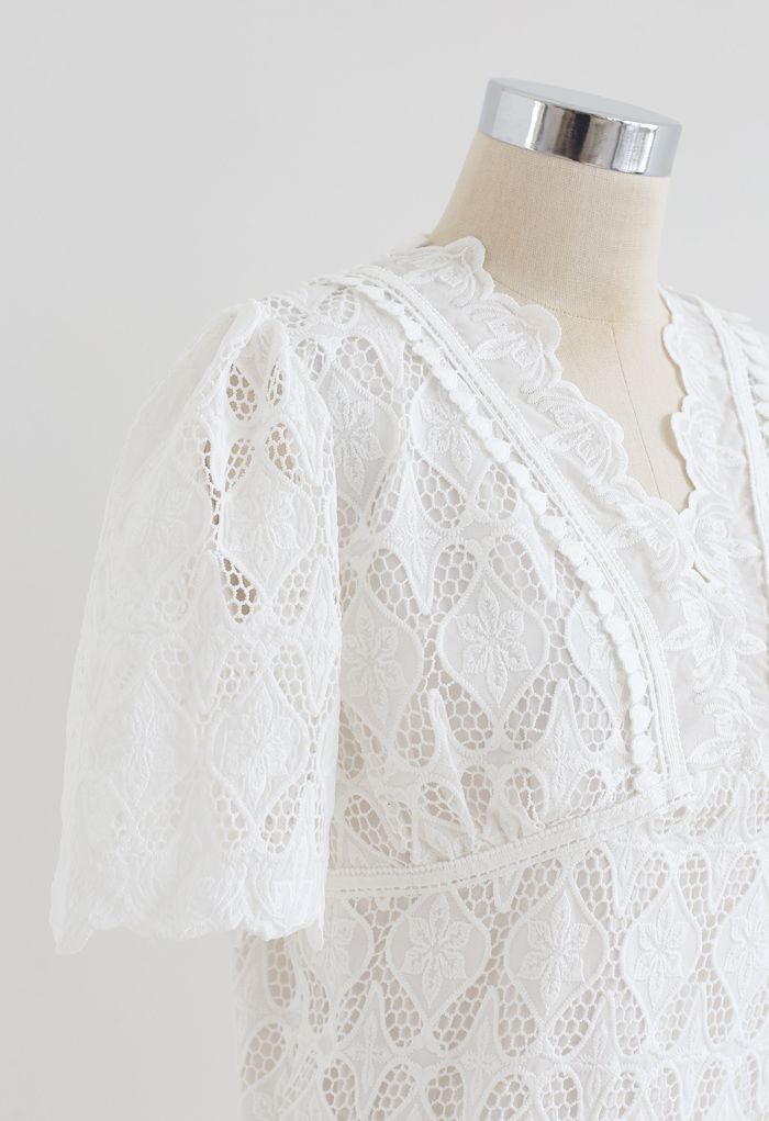 Scallop Edge Embroidered Crochet Top in White