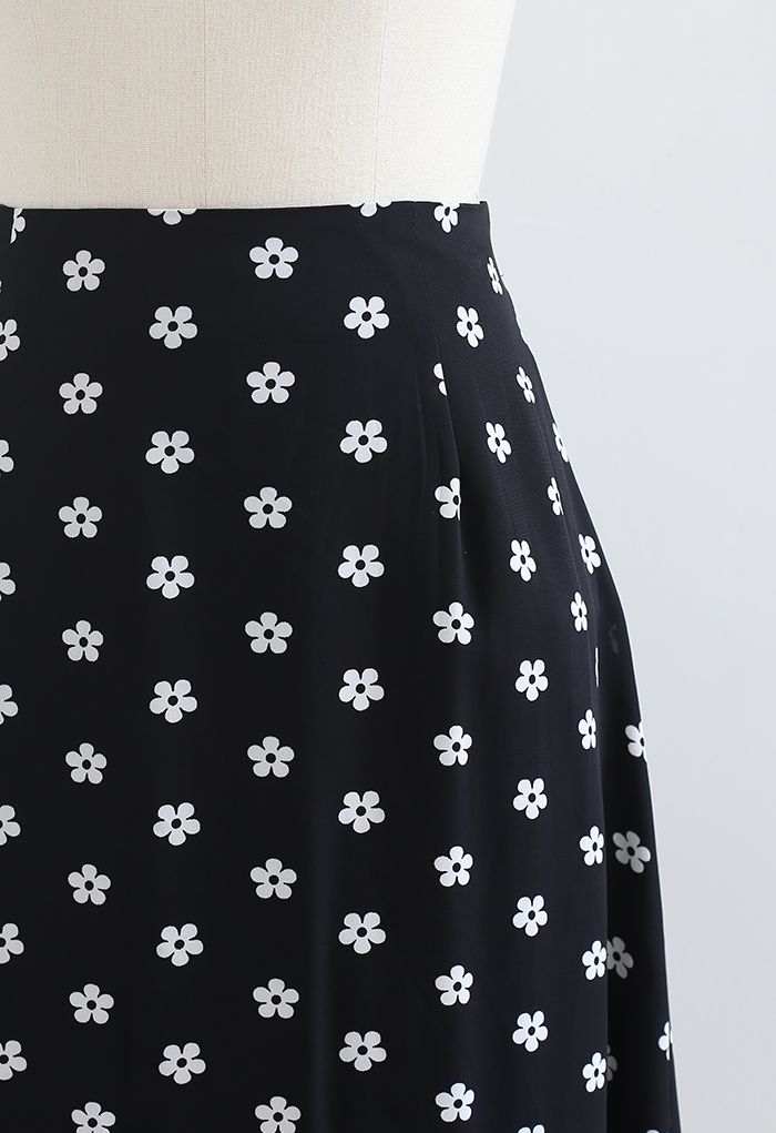 Daisy Print High-Waisted A-Line Midi Skirt in Black
