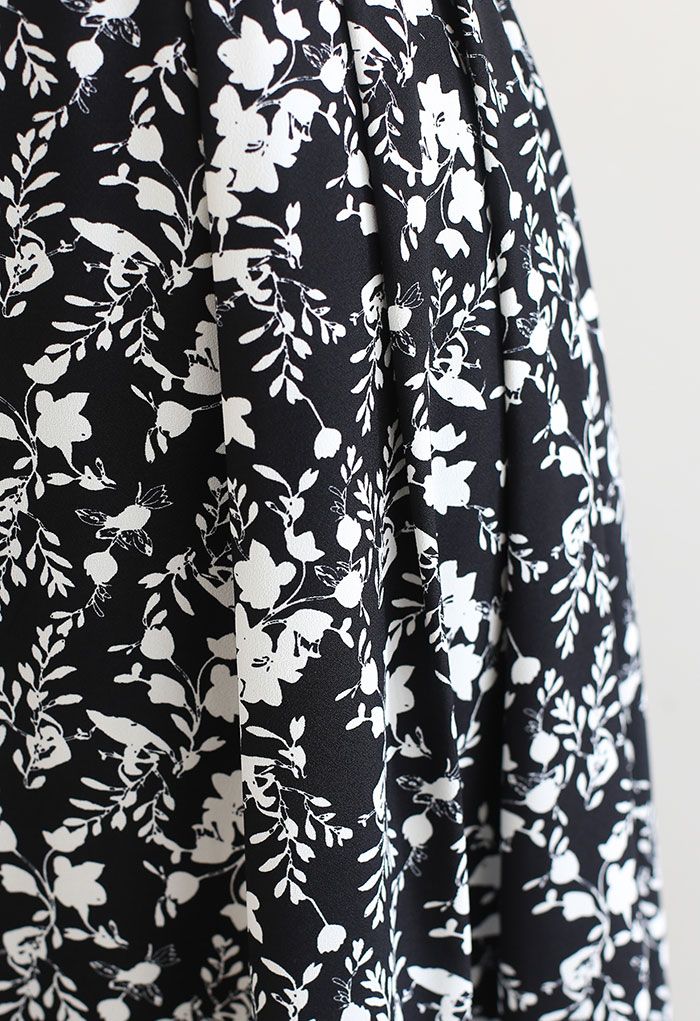 Floret Shadow Pleated Midi Skirt in Black