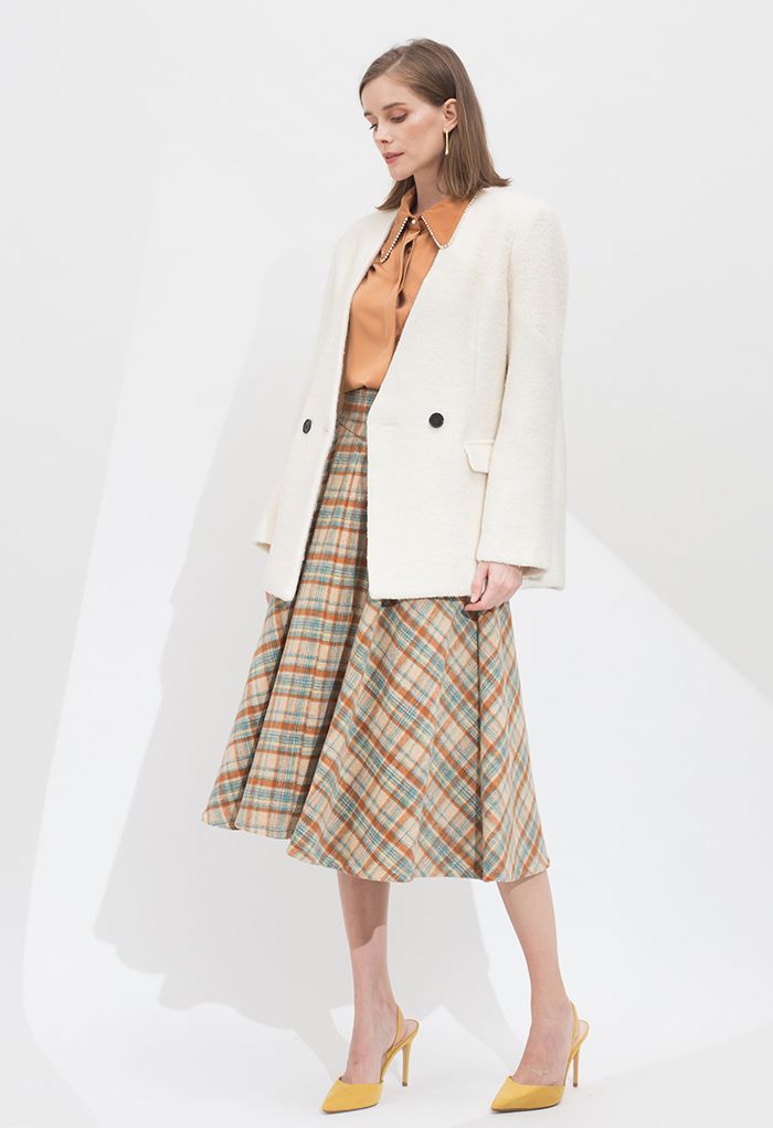 Pad Shoulder Buttoned Collarless Coat in White