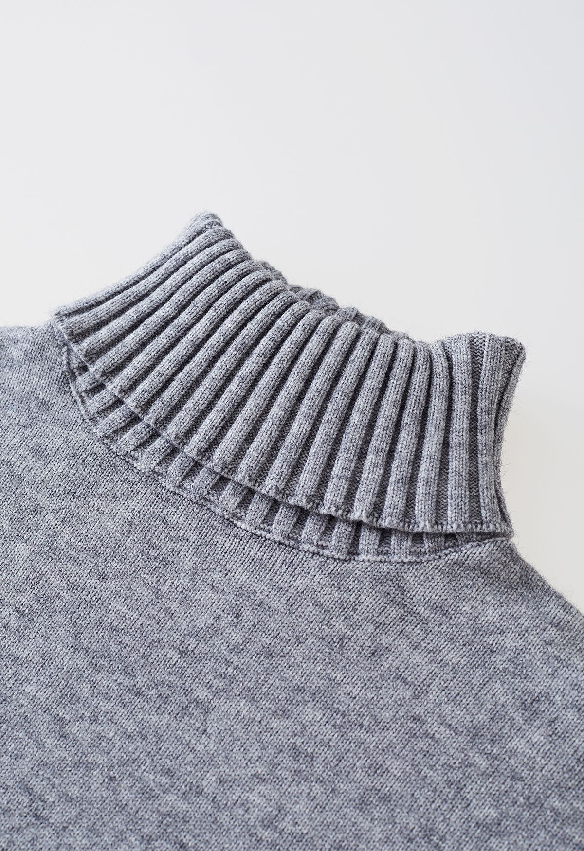 Turtleneck Hi-Lo Sweater and Knit Pants Set in Grey