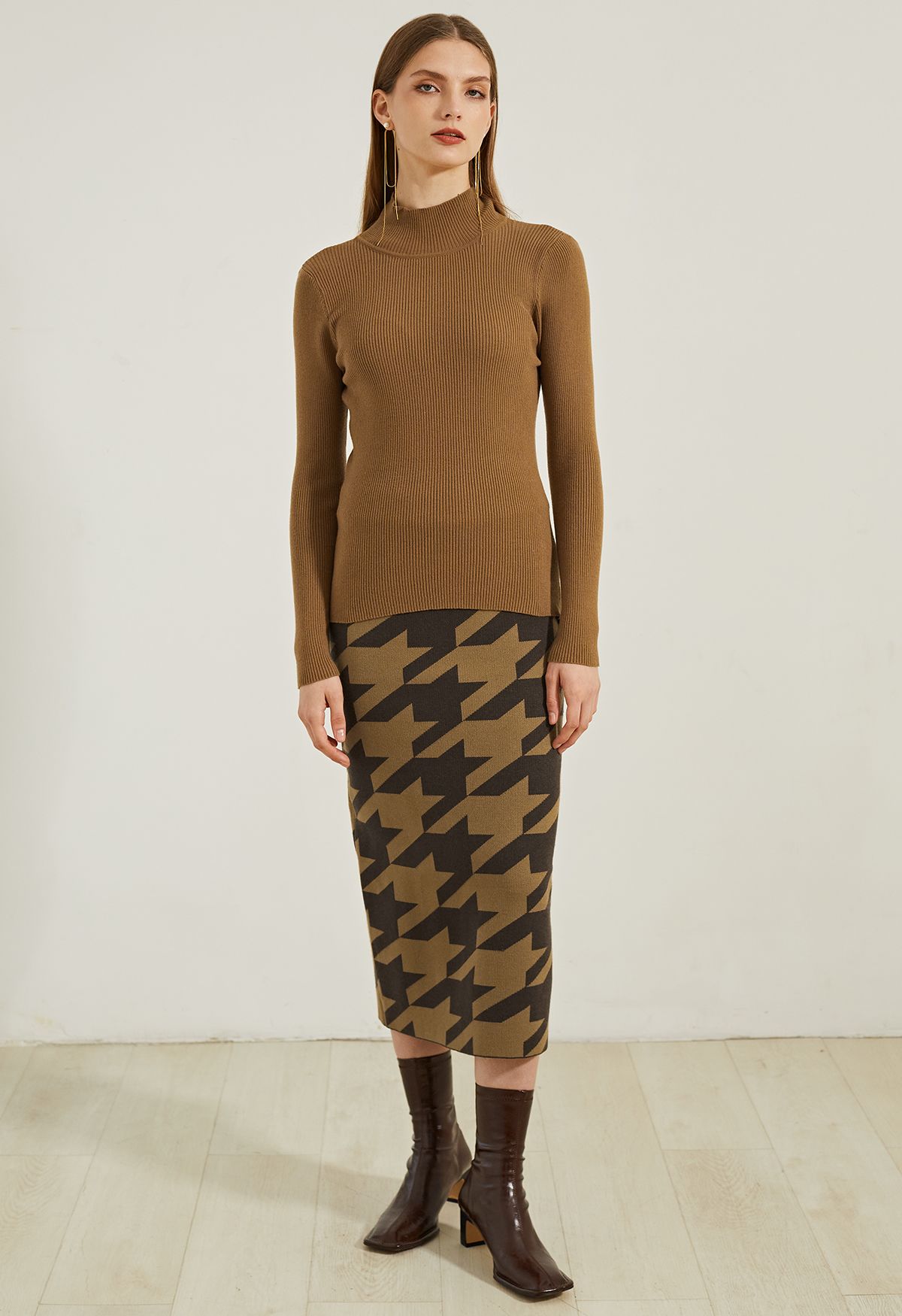 Houndstooth Pattern Back Slit Pencil Skirt in Tan