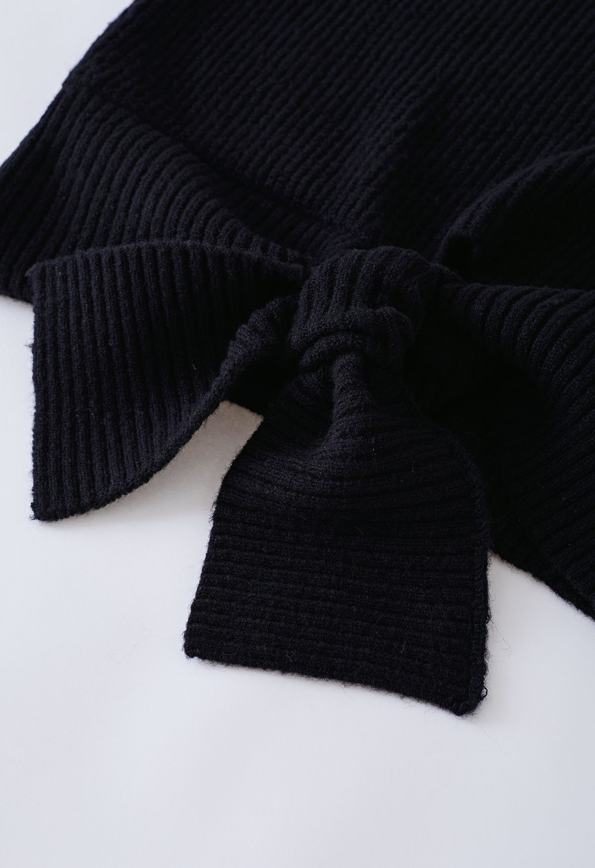 Self-Tie Knot Round Neck Knit Sweater in Black