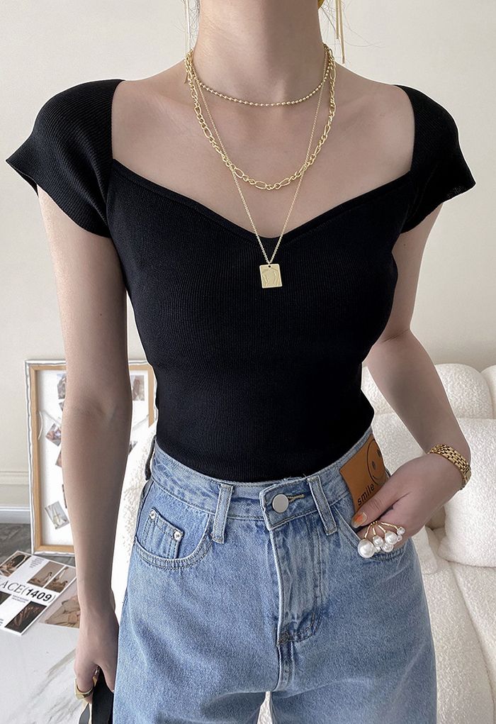 Sweetheart Neck Short-Sleeve Fitted Knit Top in Black