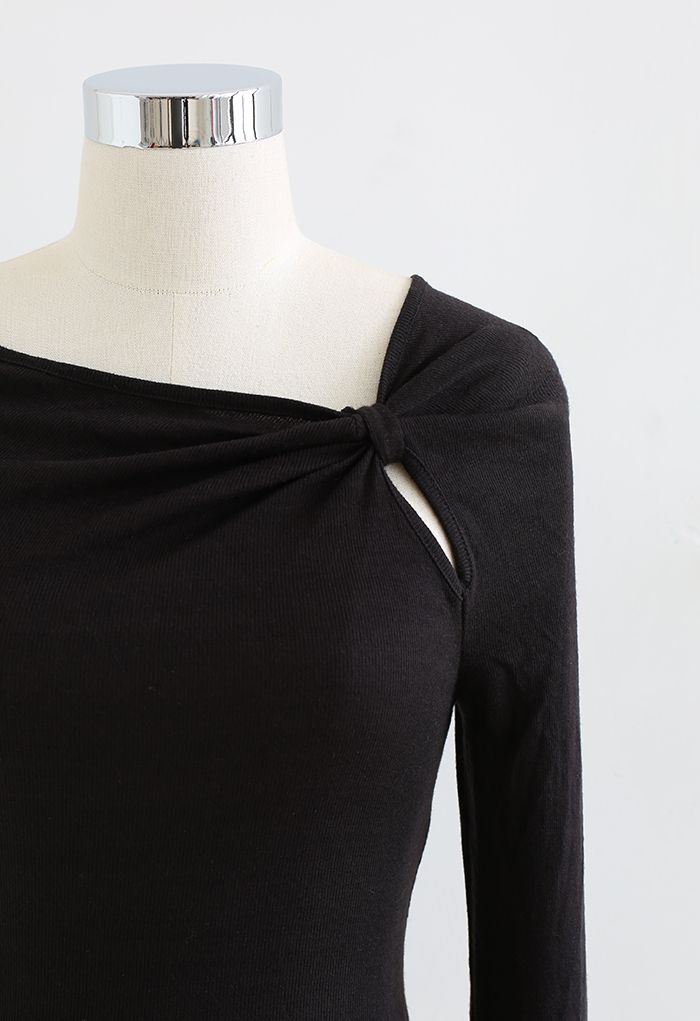 Gathering Knot Cutout Fitted Top in Black