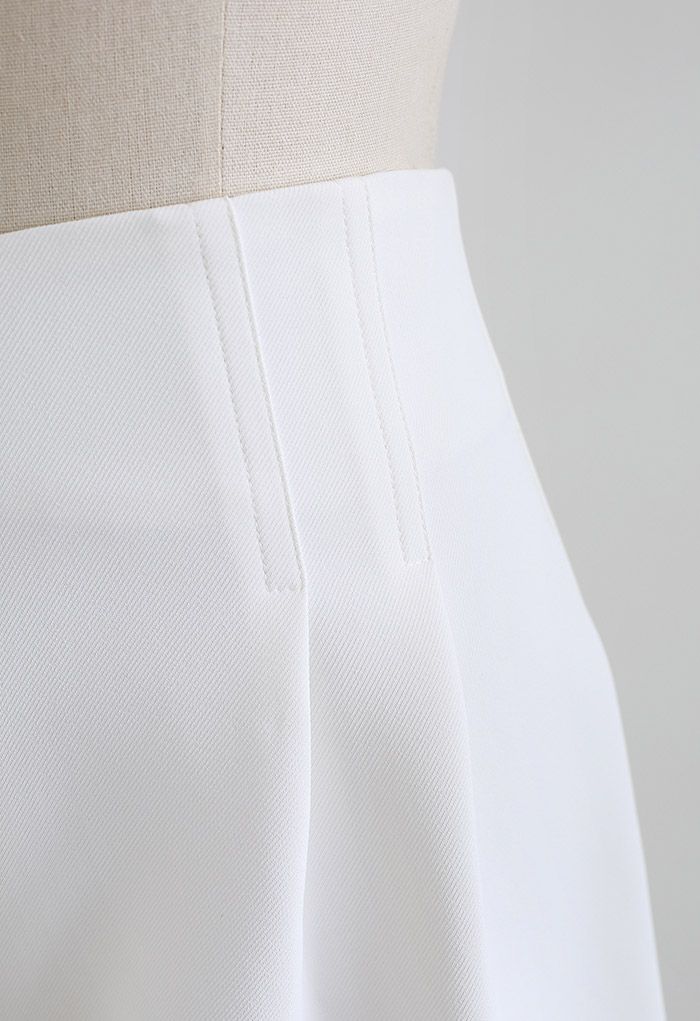 Stitches Waist Pleated Shorts in White