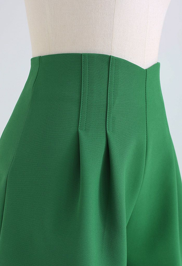 Stitches Waist Pleated Shorts in Green