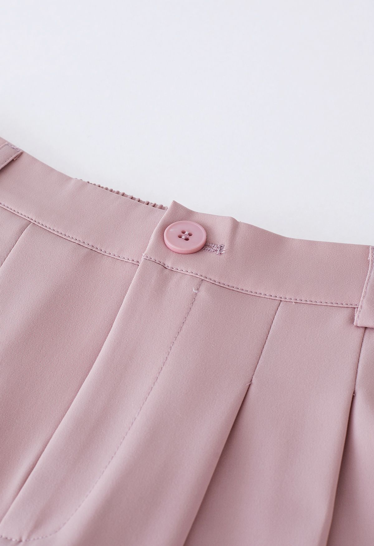 Pleated Detail Side Pockets Shorts in Pink