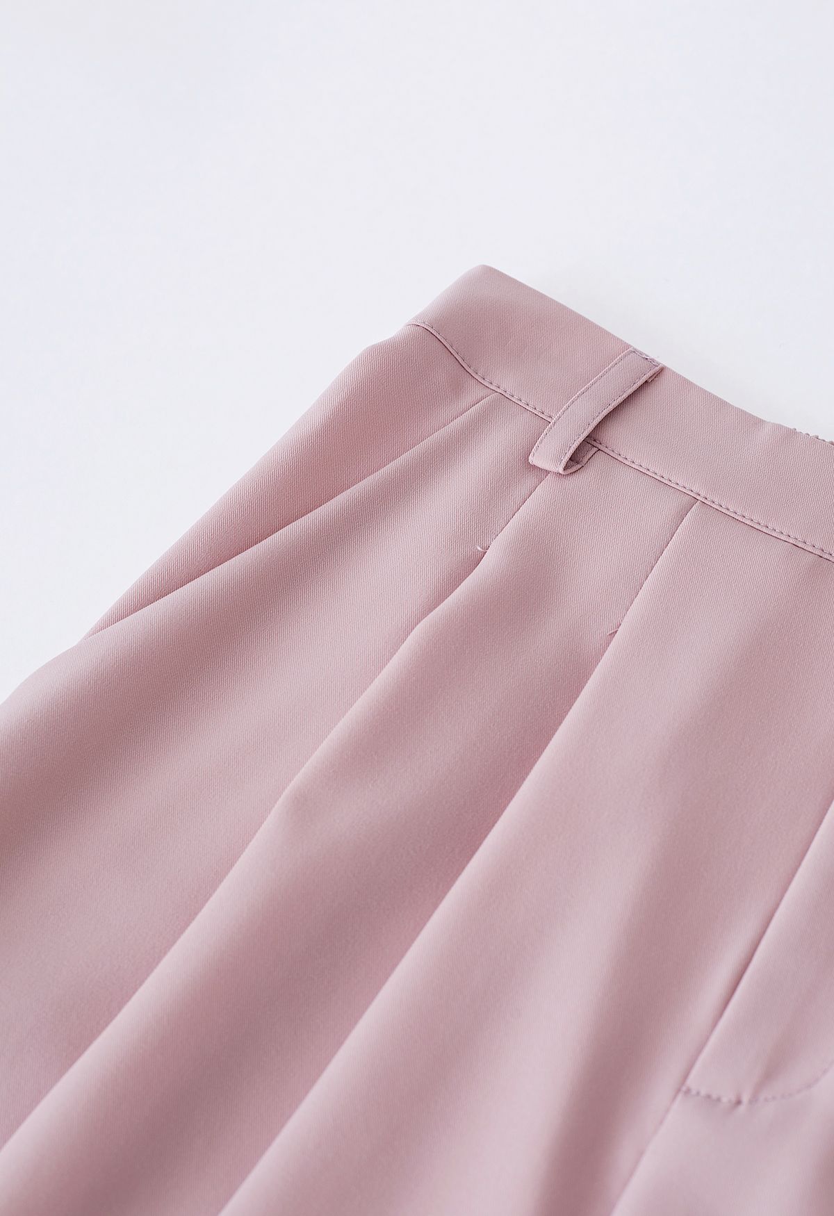 Pleated Detail Side Pockets Shorts in Pink