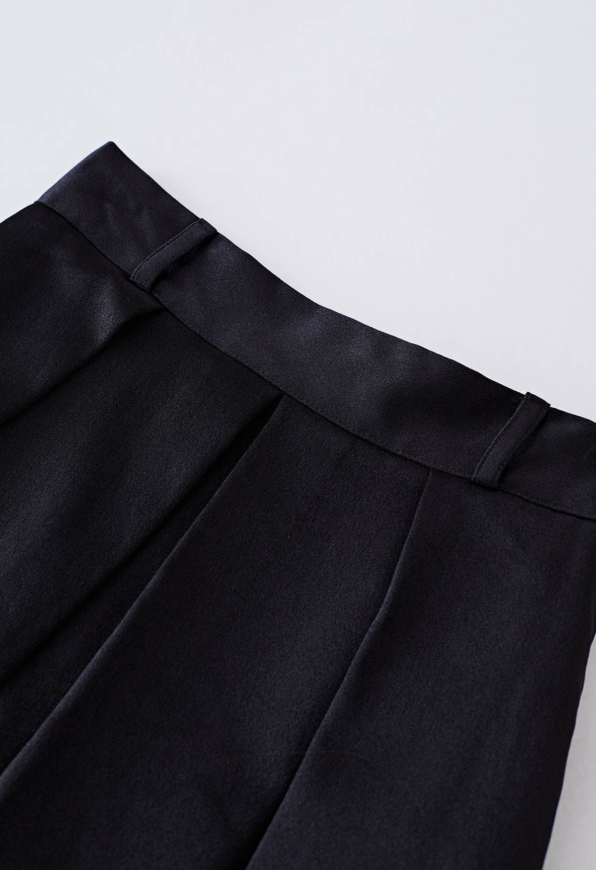 Elegant Pleated Belted Midi Skirt in Black