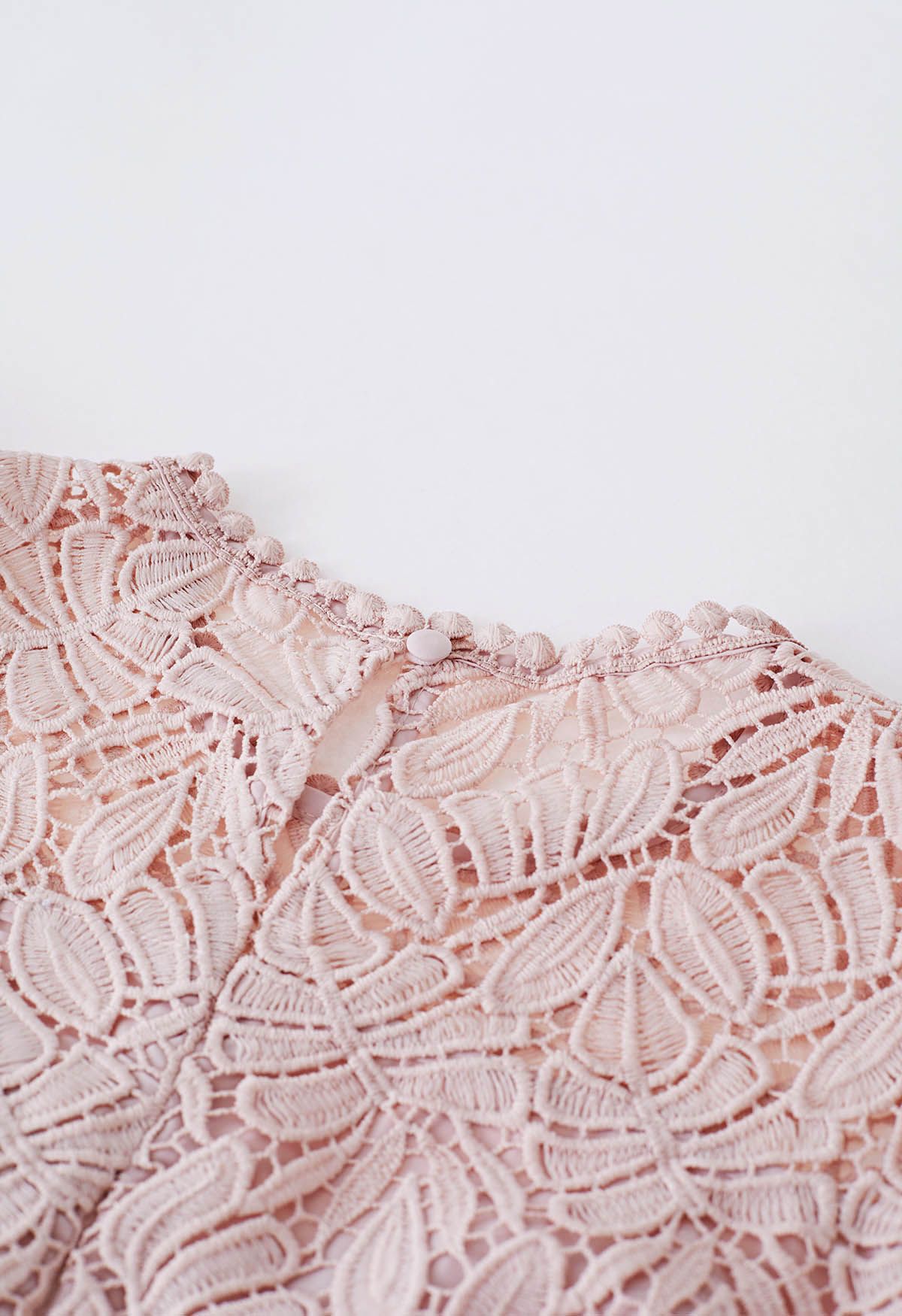 Leaf Cutwork Crochet Puff Sleeve Top in Pink