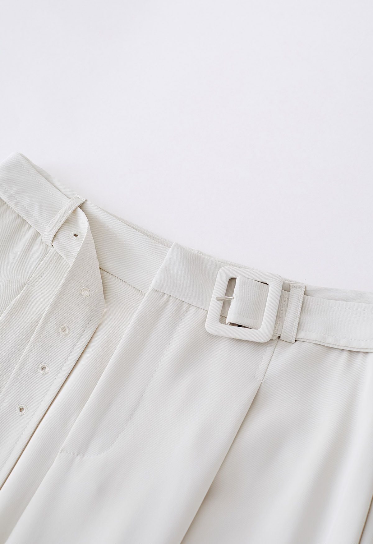 Sleek Belted Straight-Leg Pants in Ivory