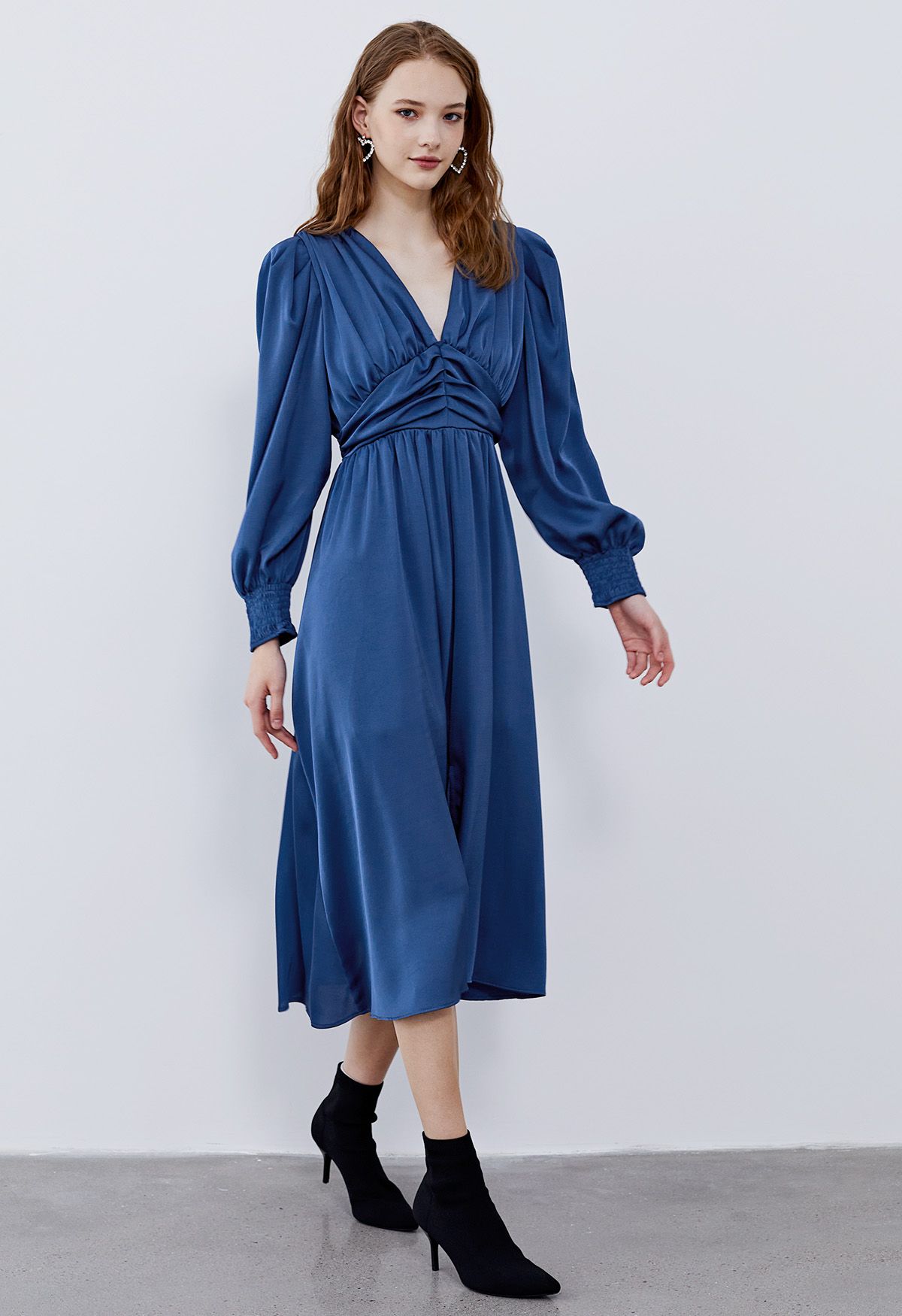 V-Neck Puff Sleeves Ruched Midi Dress in Navy
