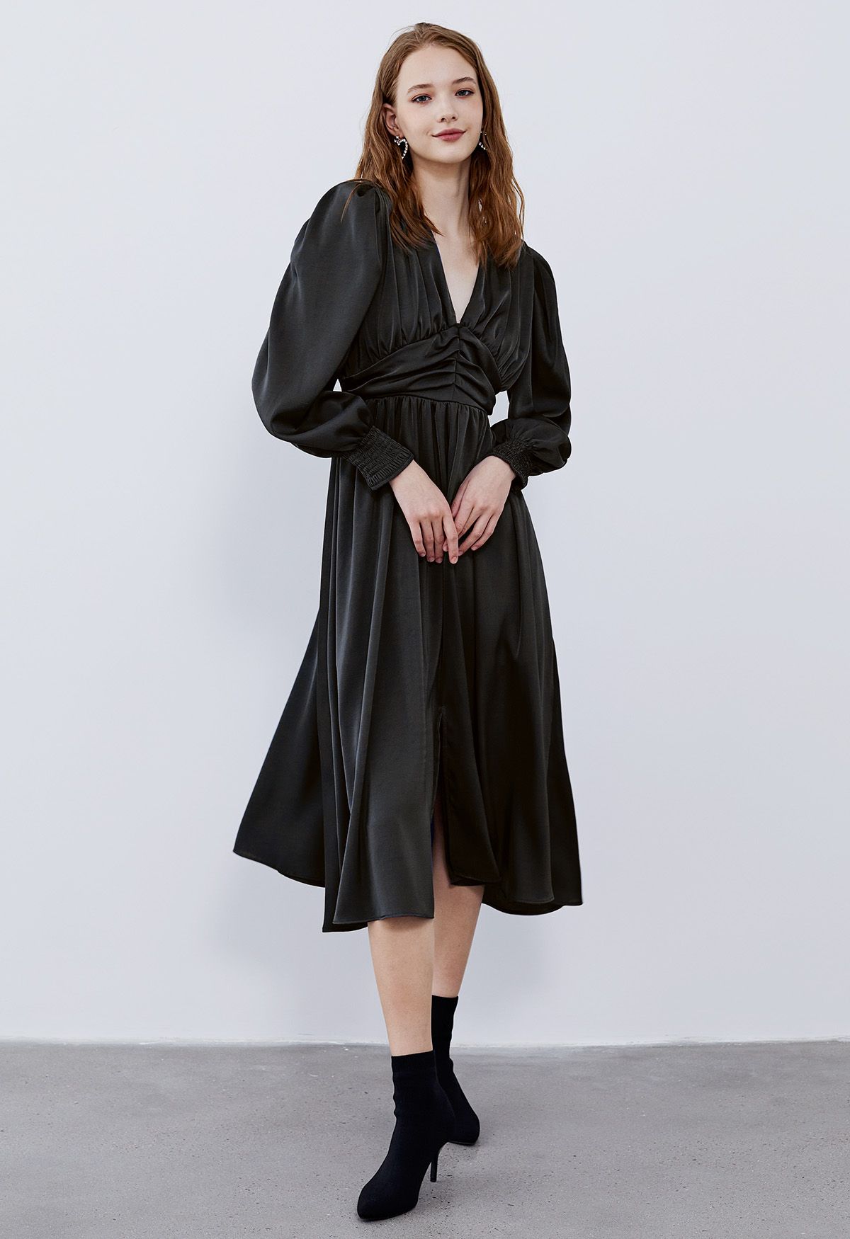 V-Neck Puff Sleeves Ruched Midi Dress in Black