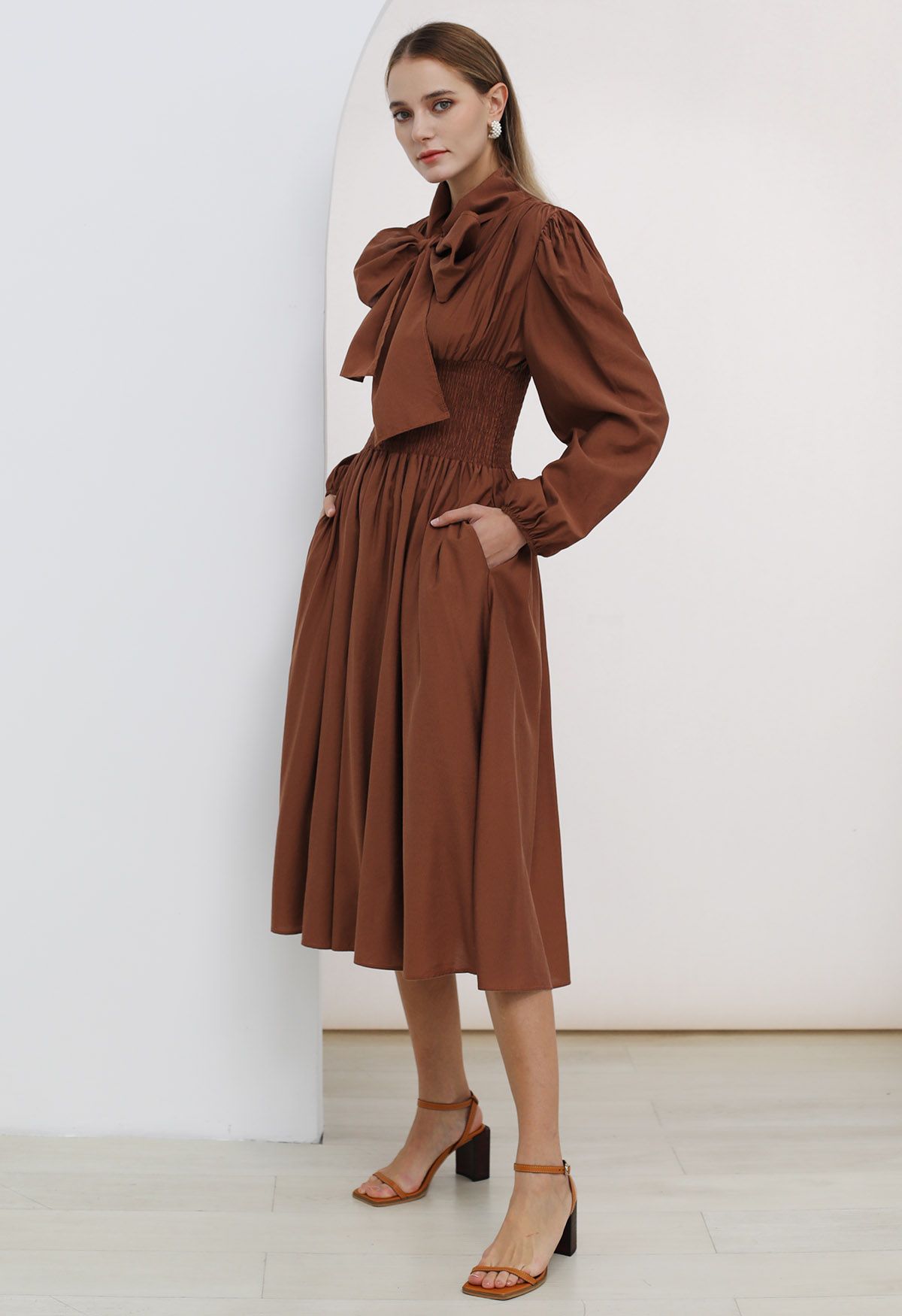 Self-Tie Bowknot Neckline Puff Sleeves Midi Dress in Rust