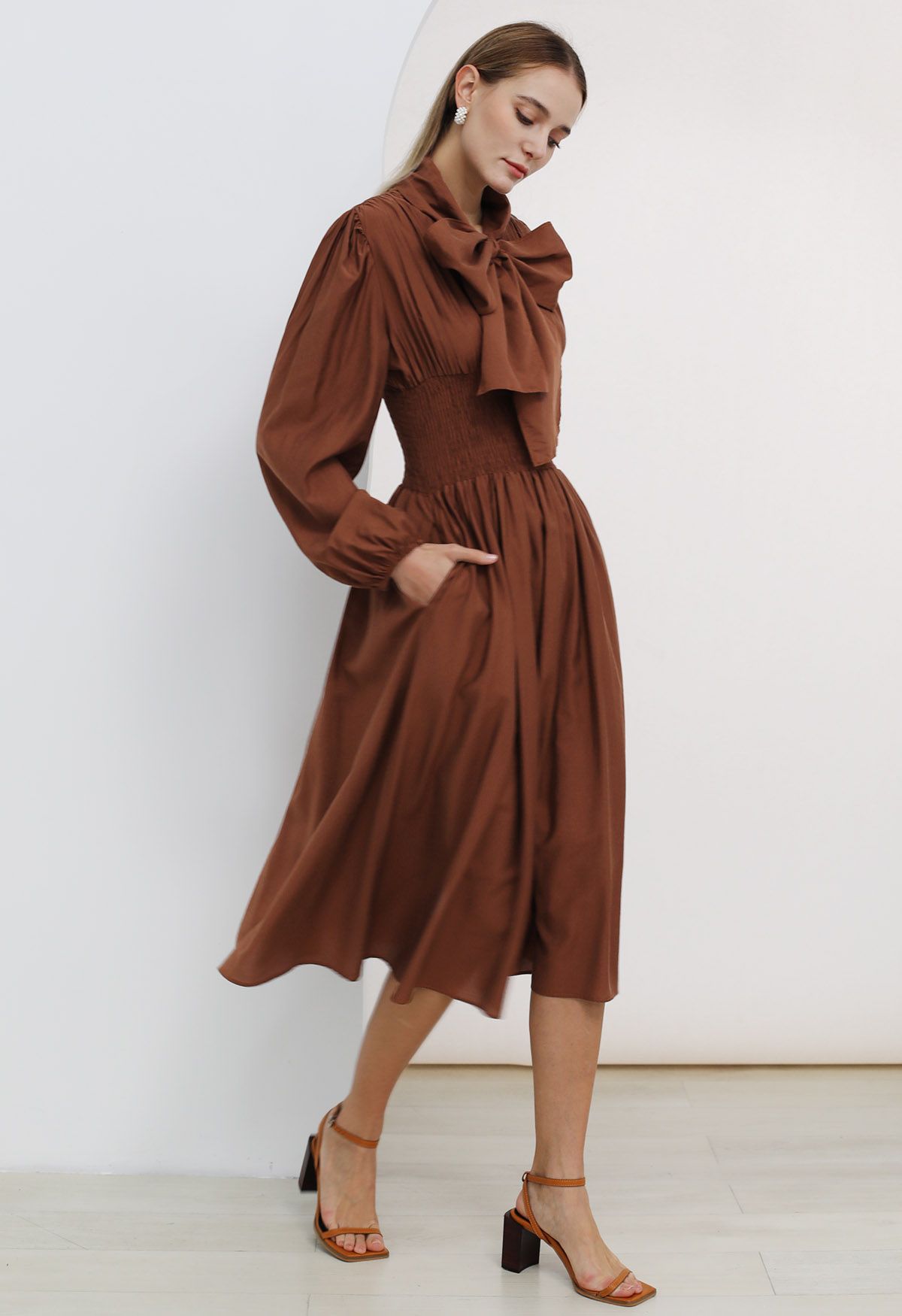 Self-Tie Bowknot Neckline Puff Sleeves Midi Dress in Rust