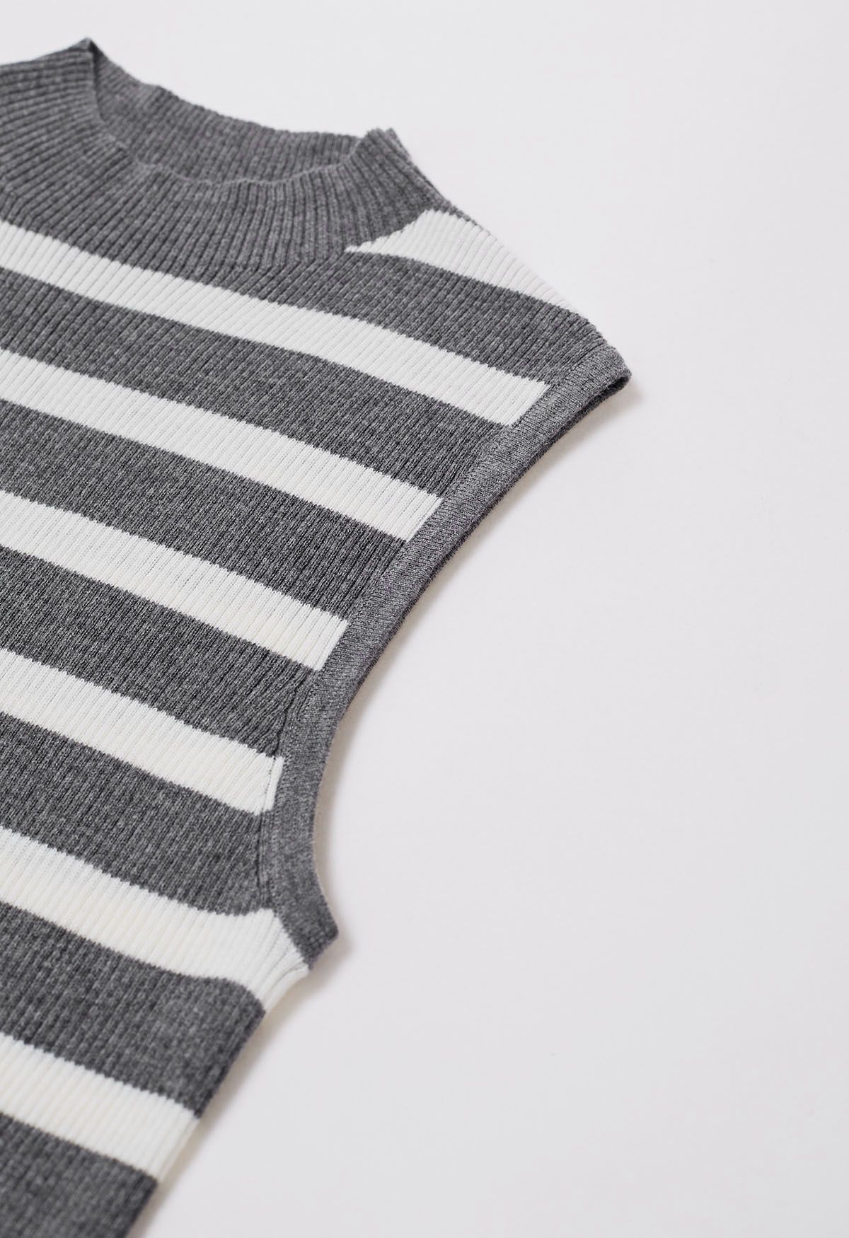 Contrast Stripe Sleeveless Knit Top in Grey