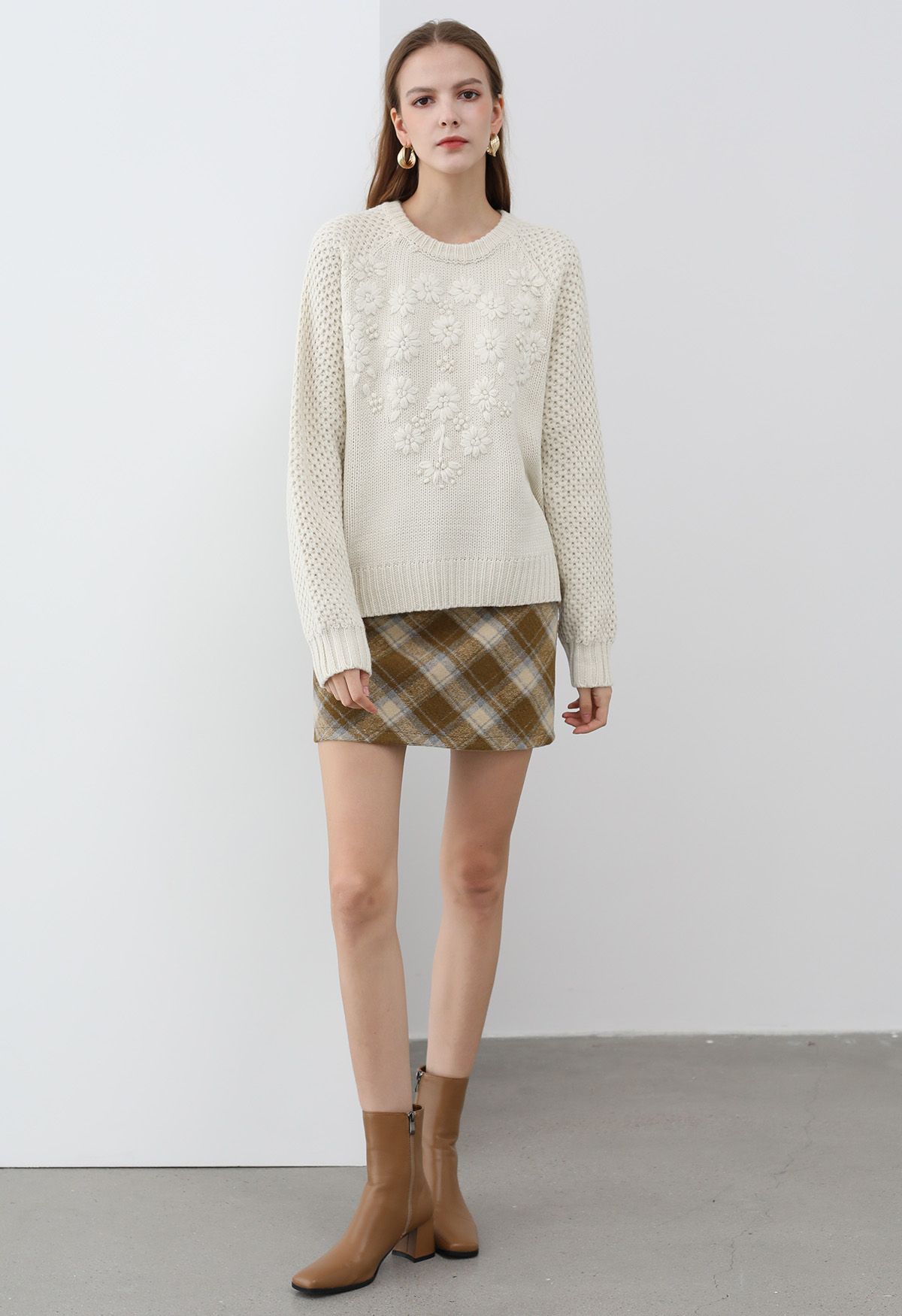 Hand-Embroidered Flowers Contrasting Pattern Knit Sweater in Ivory