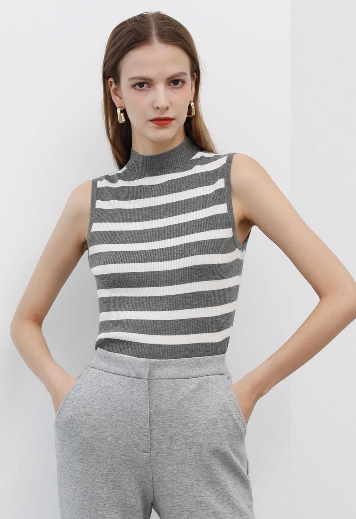 Contrast Stripe Sleeveless Knit Top in Grey