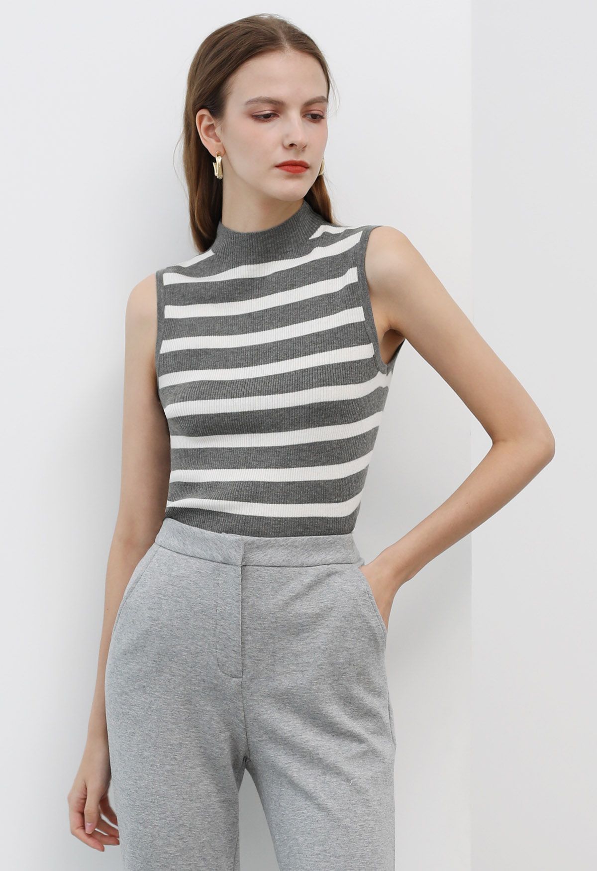 Contrast Stripe Sleeveless Knit Top in Grey