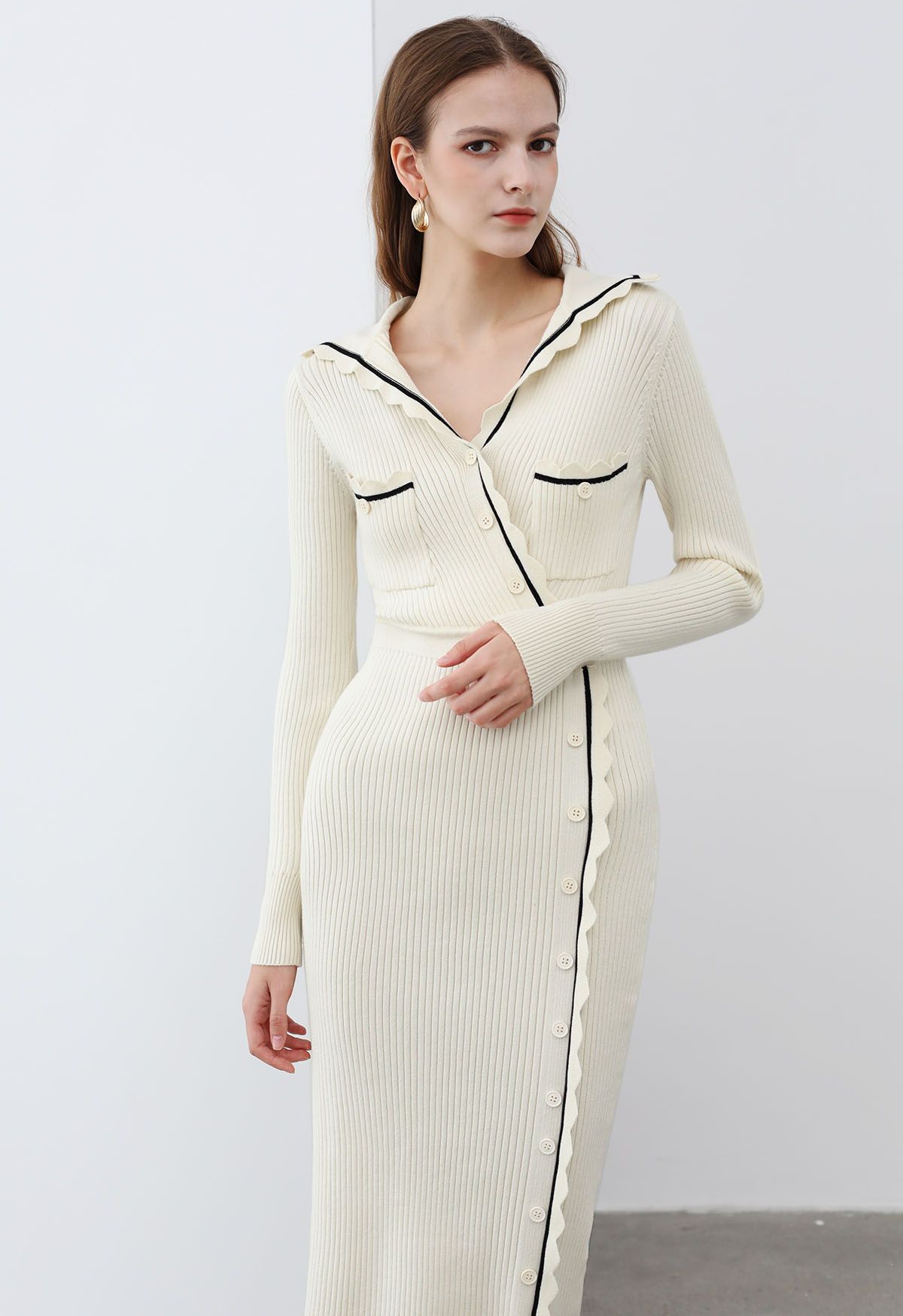 Scalloped Edge Contrast Line Bodycon Knit Dress in White