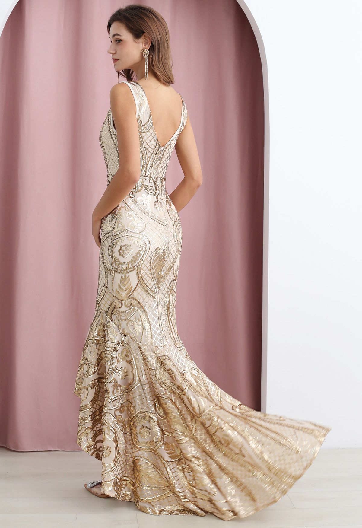 V-Neck Sequined Sleeveless Mermaid Gown in Champagne