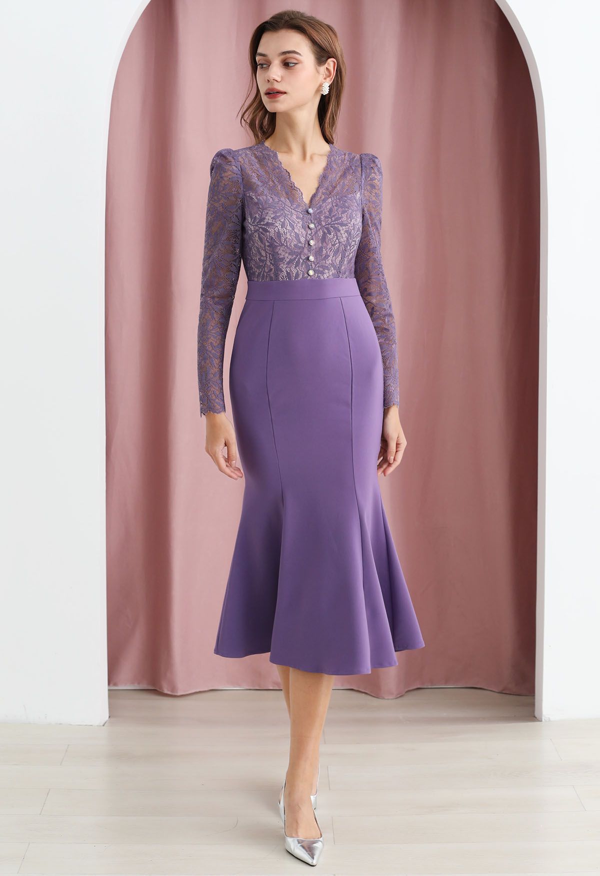 Exquisite Lace Spliced Mermaid Midi Dress