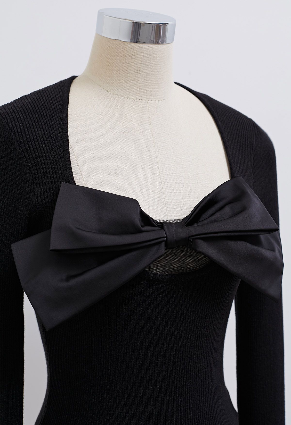 Bowknot Neckline Fitted Knit Top in Black