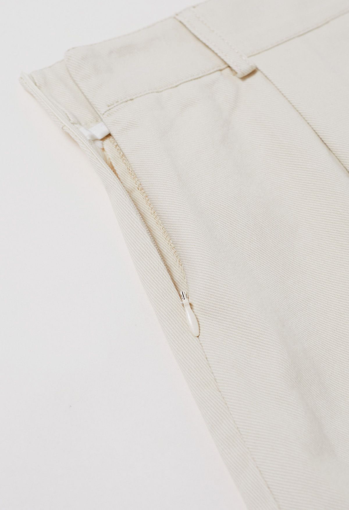 Front Pleated Belt Denim Mini Skorts in Ivory