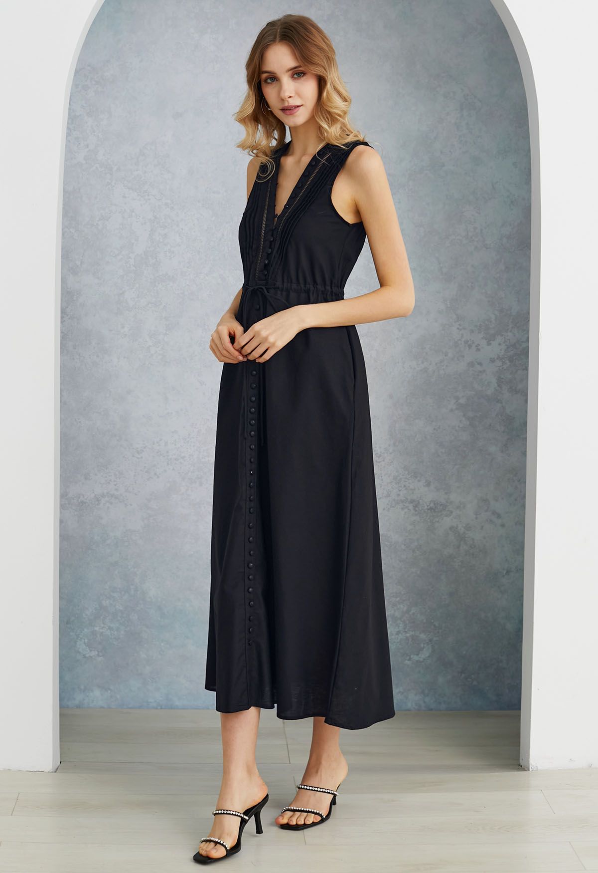 V-Neck Buttoned Sleeveless Dress in Black