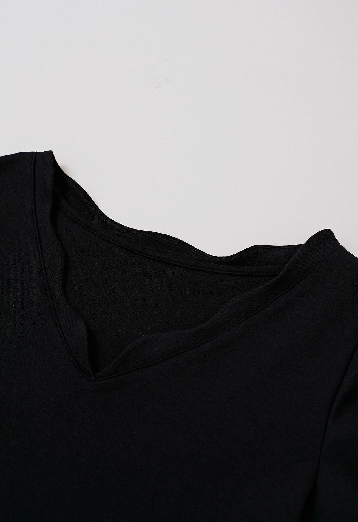 Scalloped V-Neck Short Sleeve T-Shirt in Black