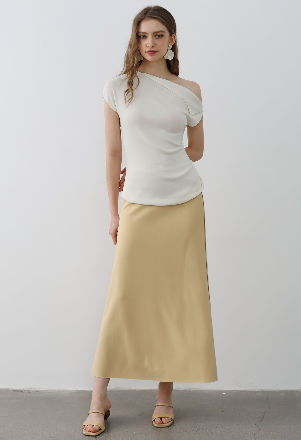 Sleeky Elastic Waist Maxi Skirt in Light Yellow