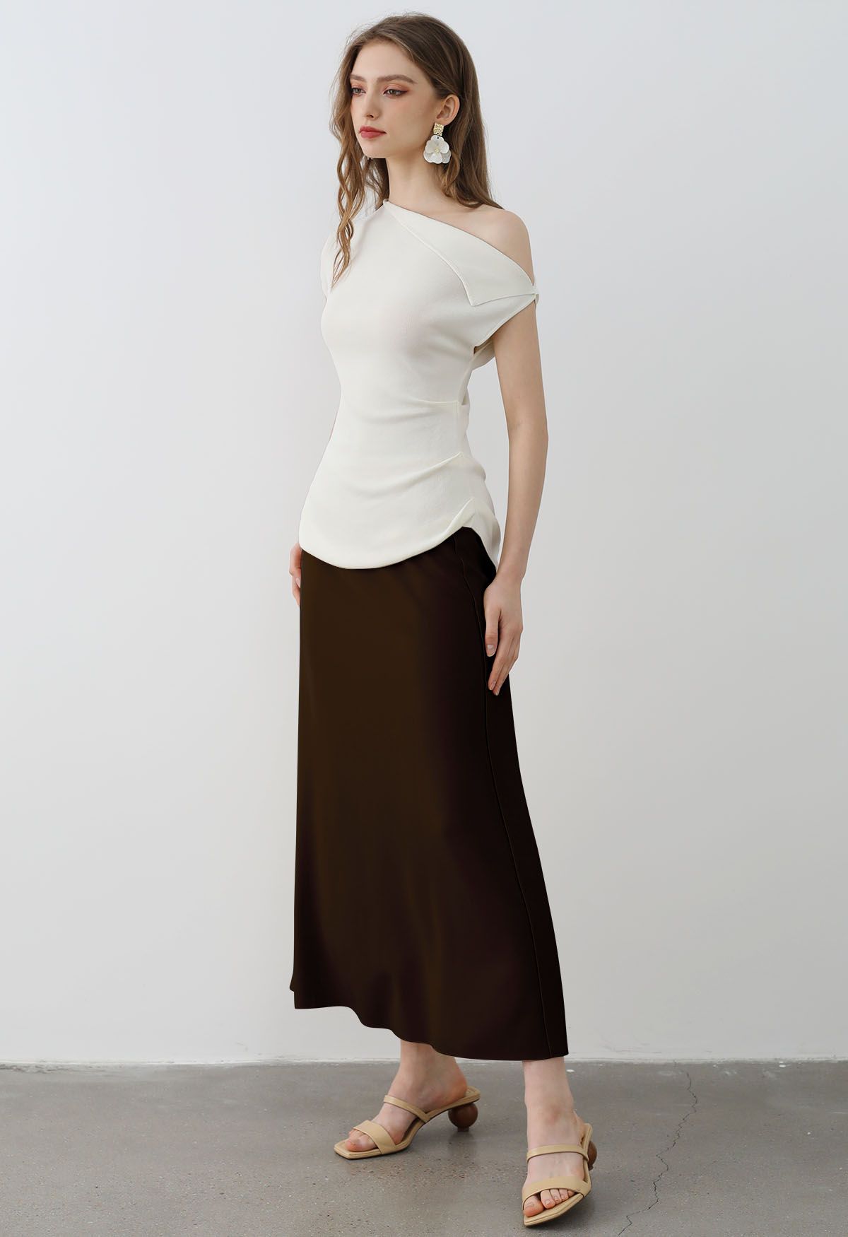 Sleeky Elastic Waist Maxi Skirt in Brown