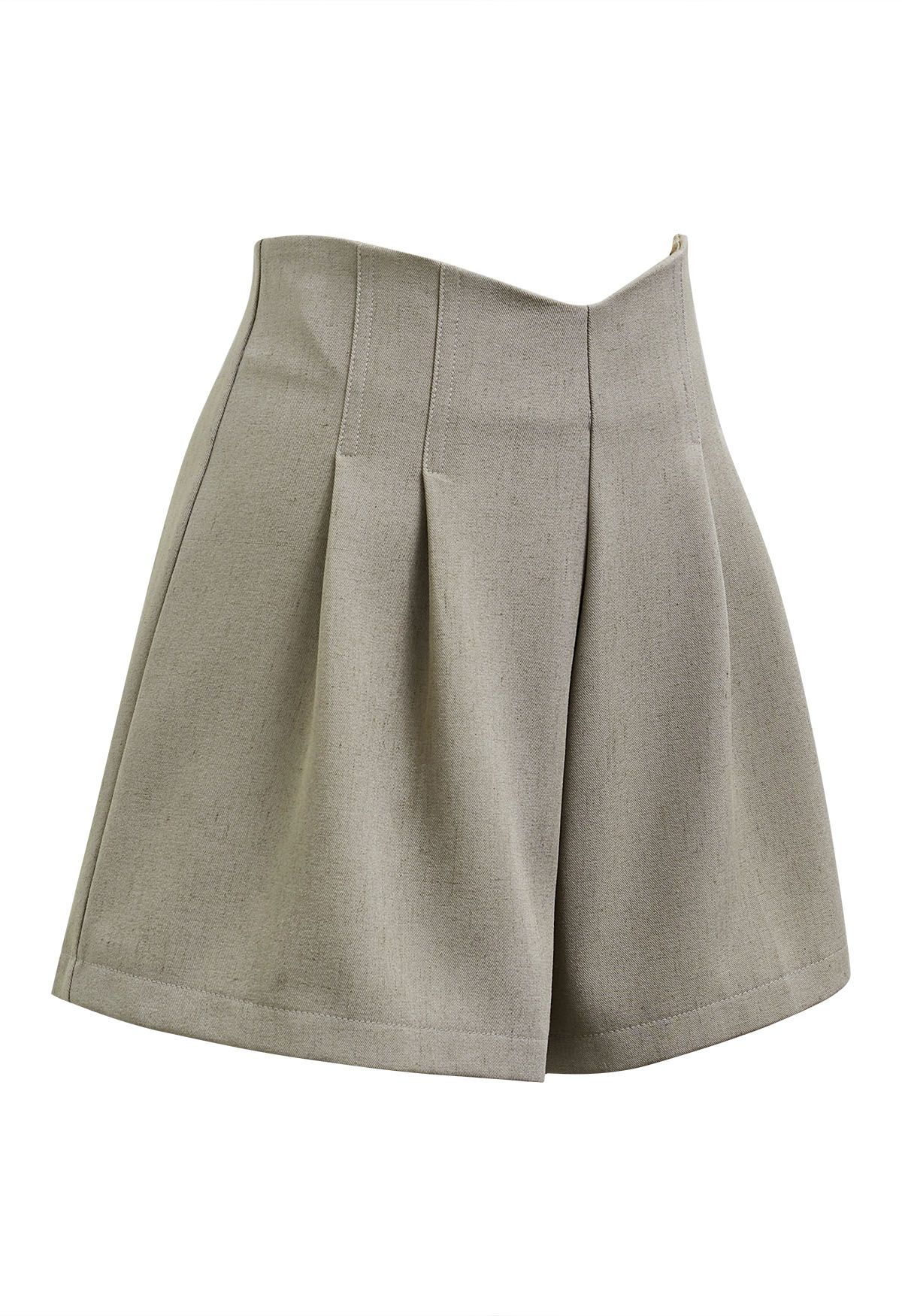 Stitches Waist Pleated Shorts in Khaki 