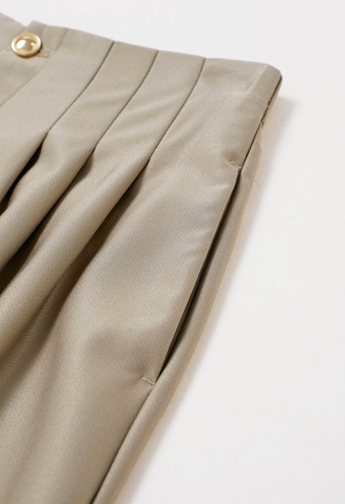 Polished Pleat Detail Straight-Leg Pants in Khaki