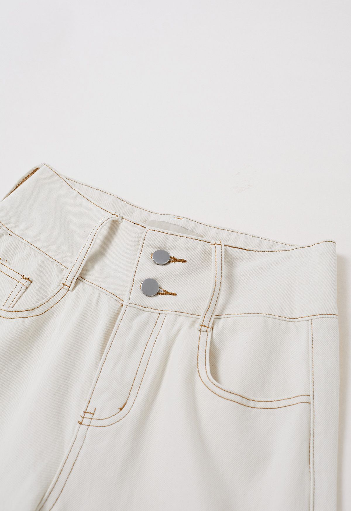 Fashion-Forward Buckle Belt Straight Leg Jeans in White