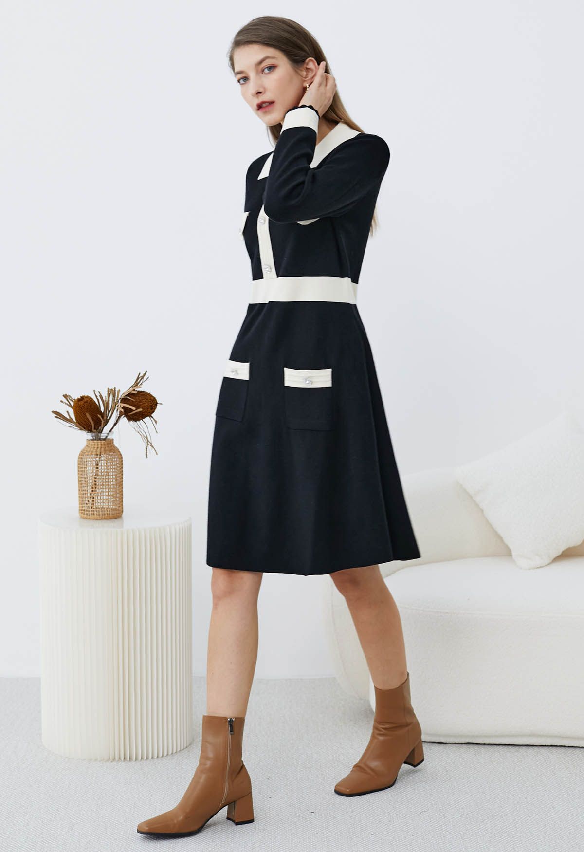 Voguish Contrast Collared Buttoned Knit Dress