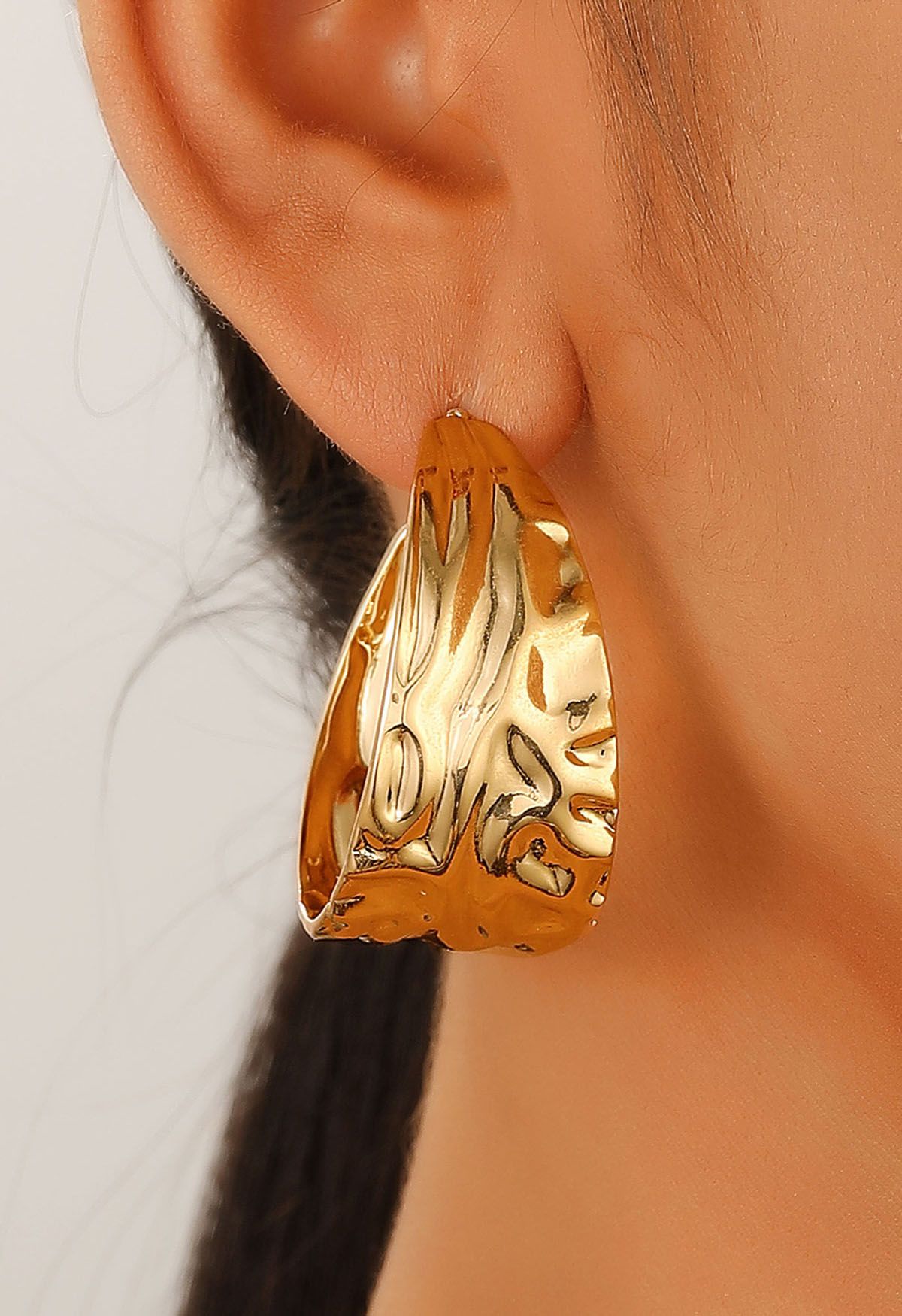 Wave Texture C-Shaped Hoop Earrings in Gold