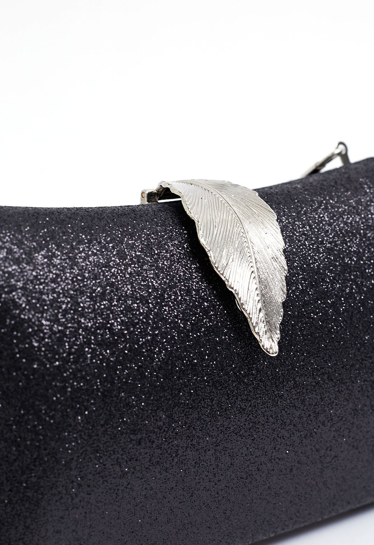 Solid Textured Leaf Clutch in Black